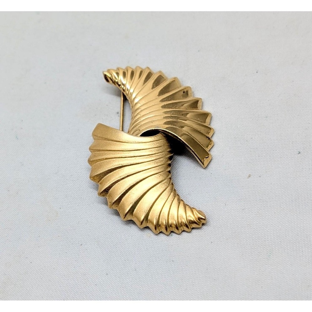 Vintage 1984 Signed Monet Matte & Smooth Goldtone Brooch
